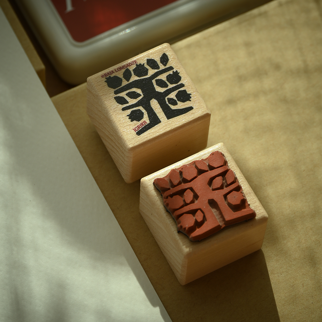 Motivstempel Titel: Igrika Folk · Der Baum