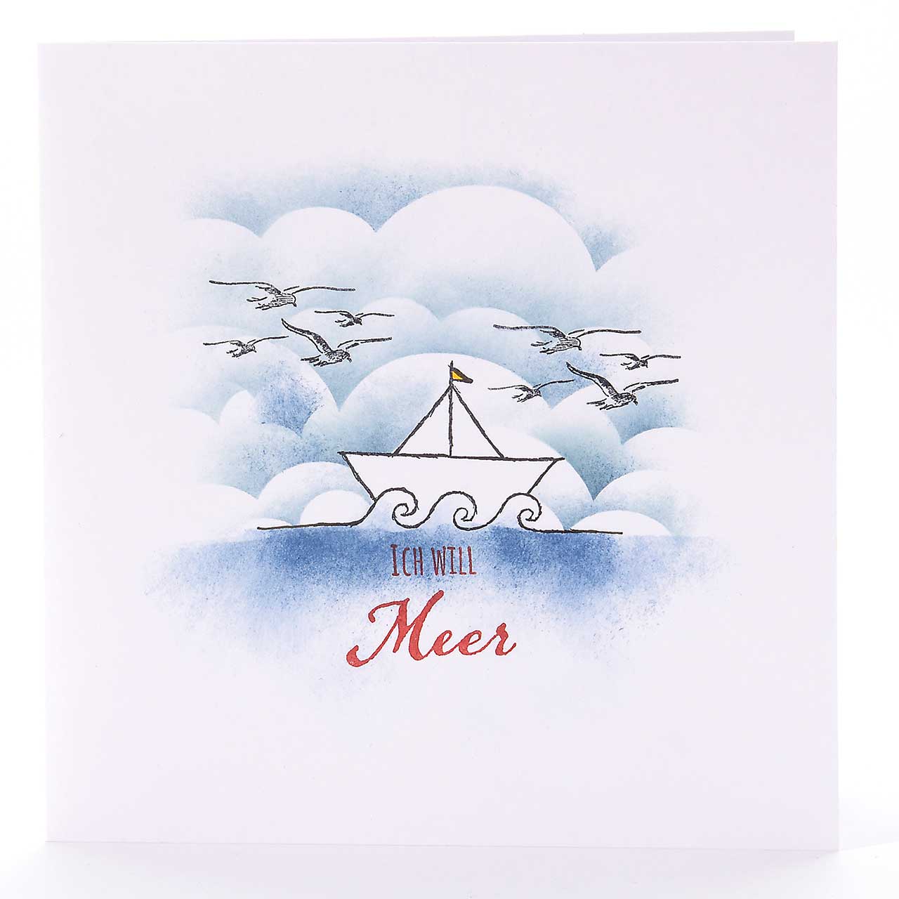 Papierboot auf großer Fahrt